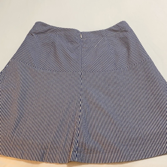 A Loft searsucker cotton skirt - Picture 7 of 10